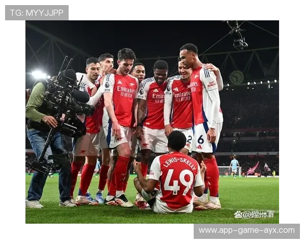 阿森纳趁乱登顶，英超争冠大战提前进入白热化