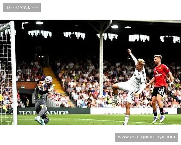 曼联被批打法保守！三中卫成为全队最大包袱